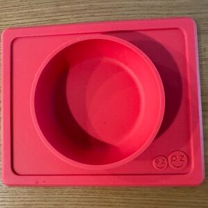 Ezpz suction silicone bowl